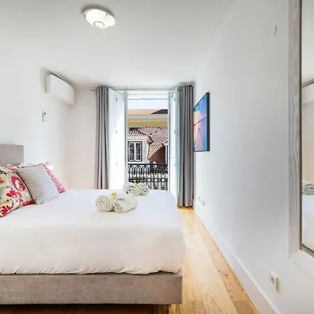 4Pax Apt In Chiado With River View By Lovelystay *